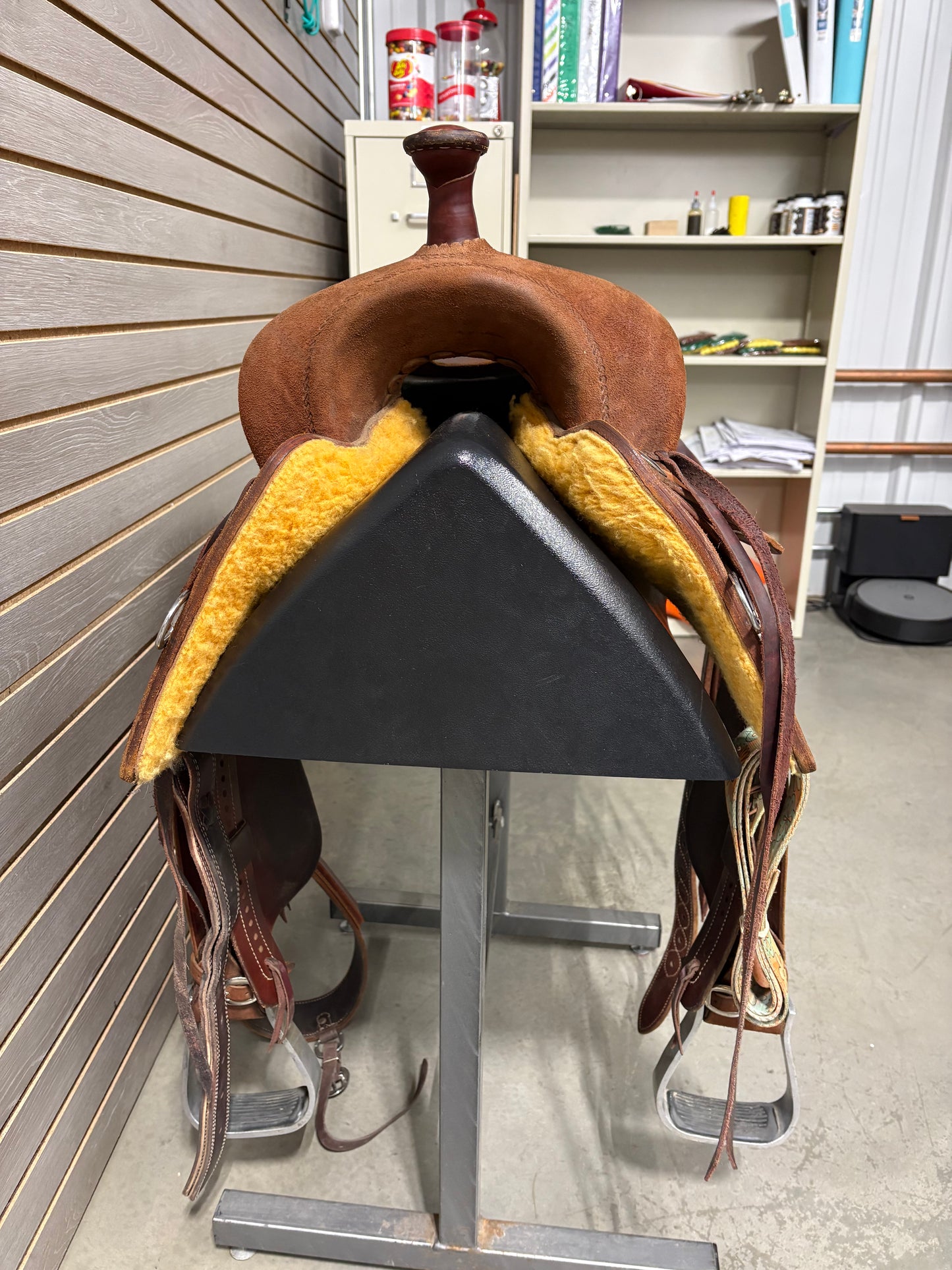 Used. Martin Performance 16" Saddle #11123