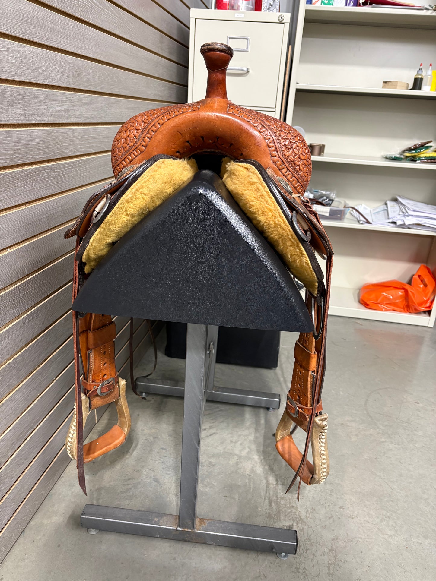 Used 15" Lazy "L" by Larry Coats Barrel Saddle