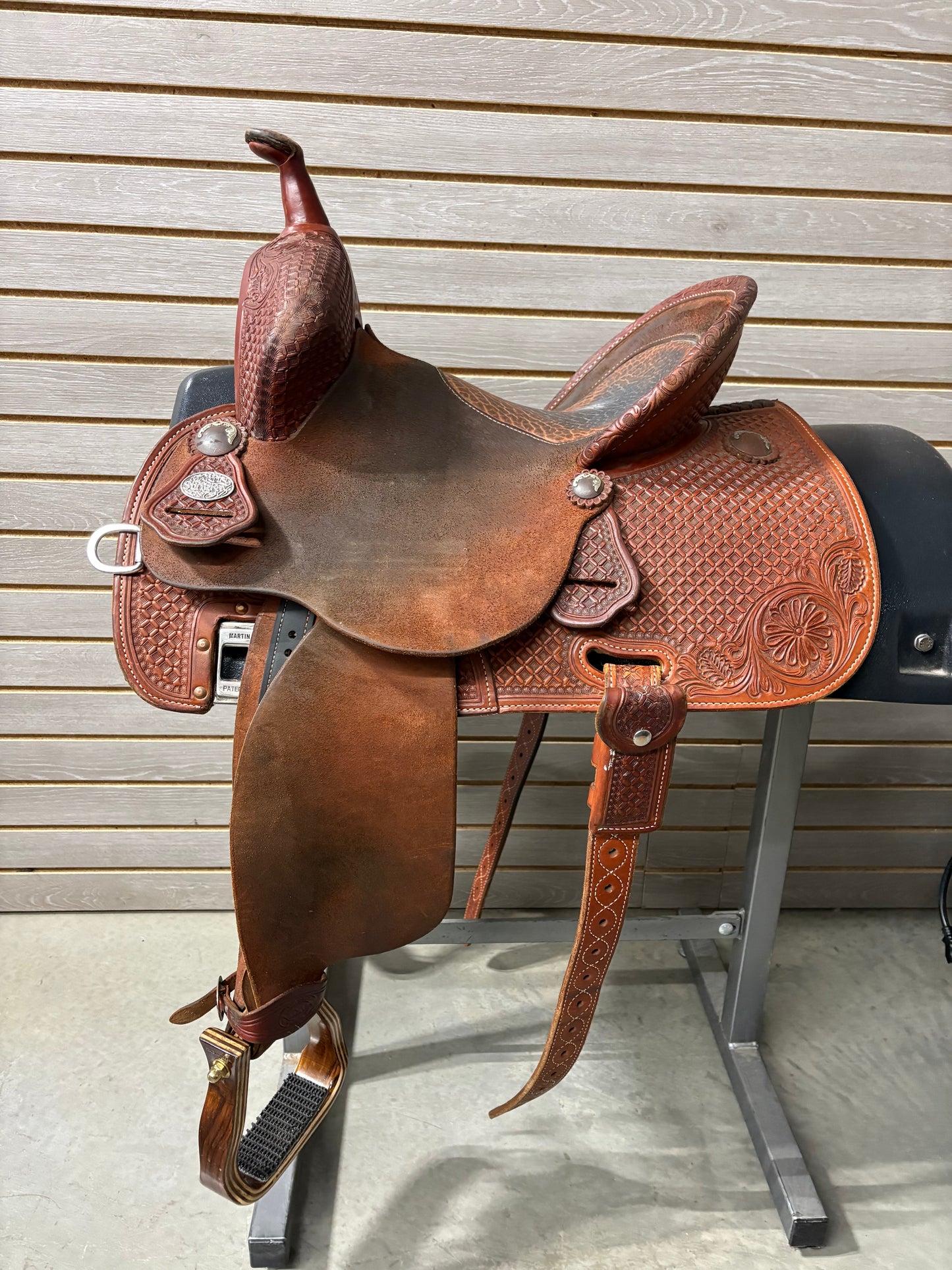 Used.  Martin Stingray 13.5" Barrel Saddle #11904