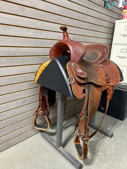 Used.  Martin Stingray 13.5" Barrel Saddle #11904