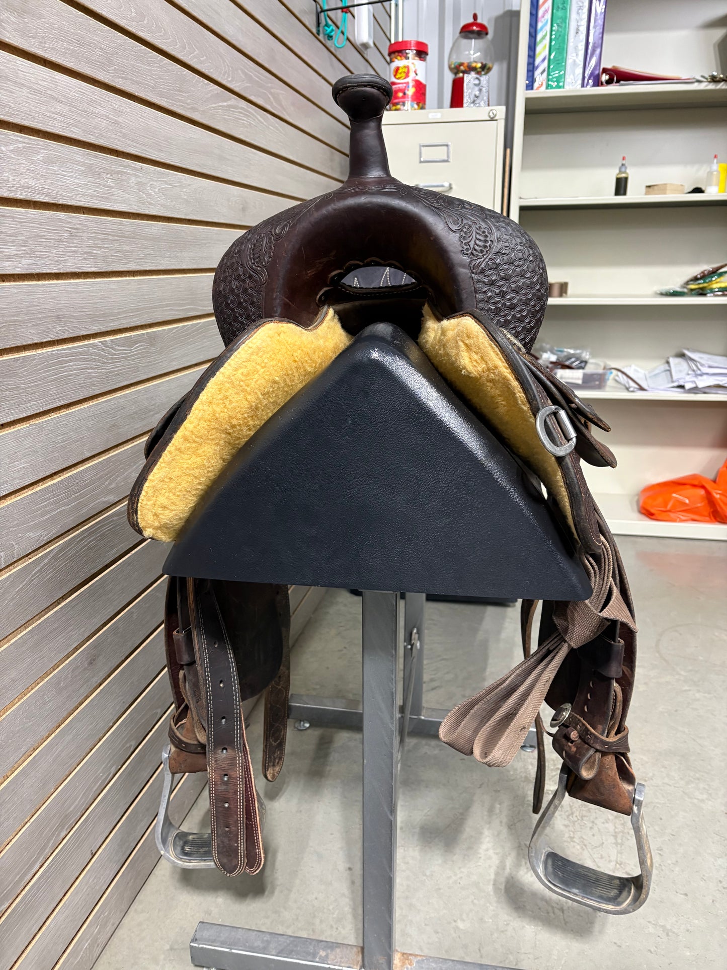 Used. Martin 14.5" BTR Barrel Saddle #06799