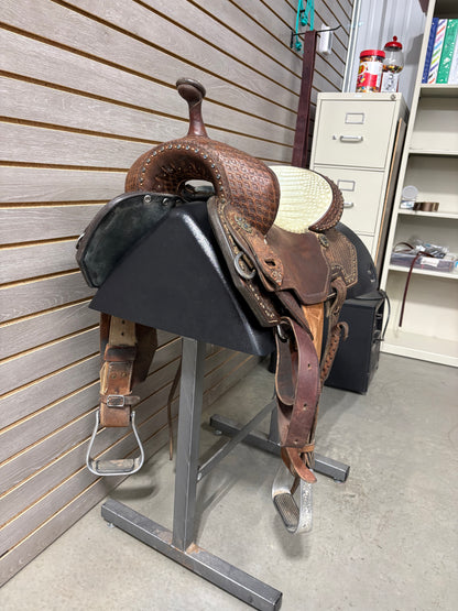 Used. Double J Pozzi Pro 13.5" Barrel Saddle - Wide Tree