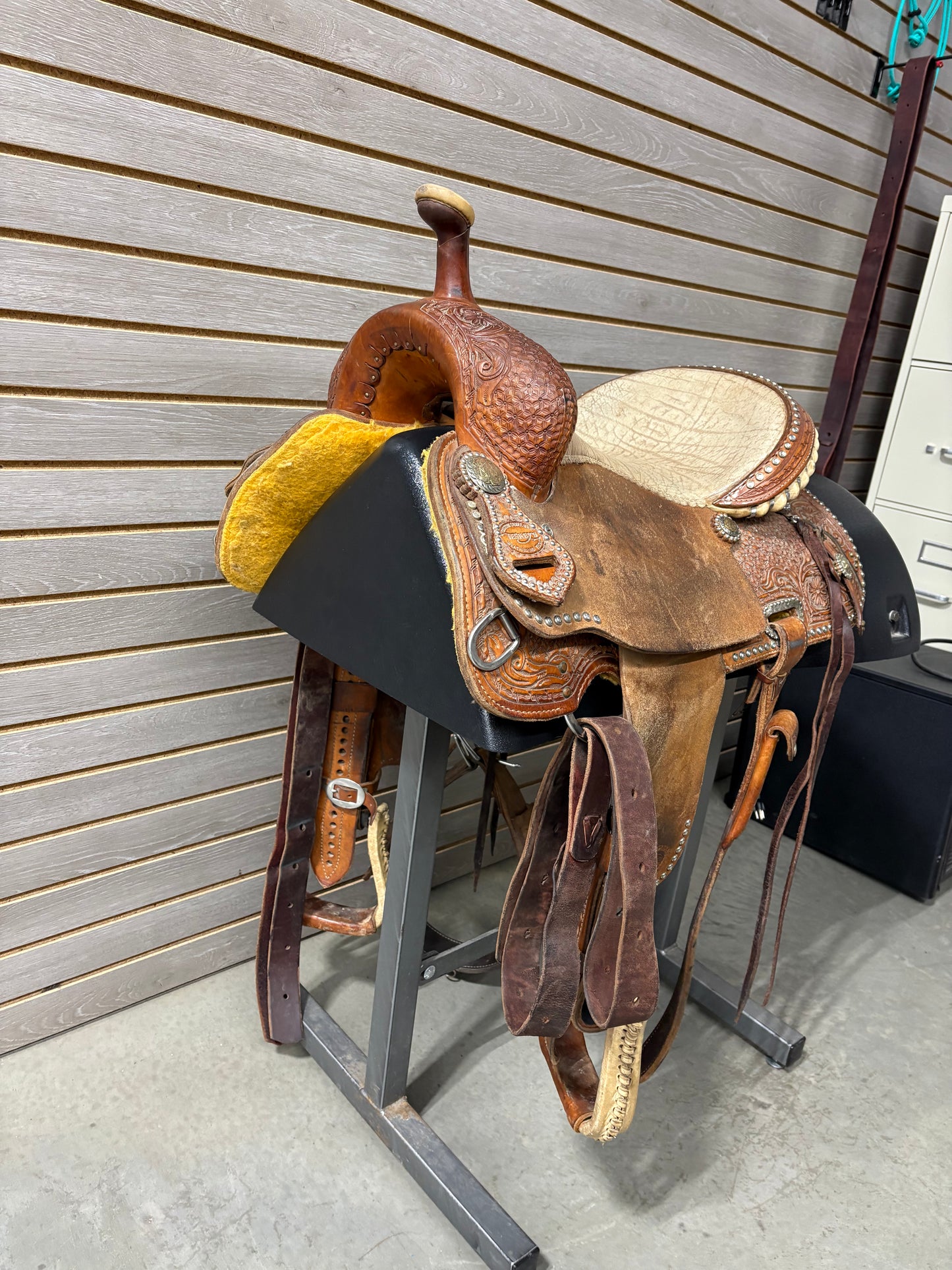 Used. 15" Teskey Barrel Saddle