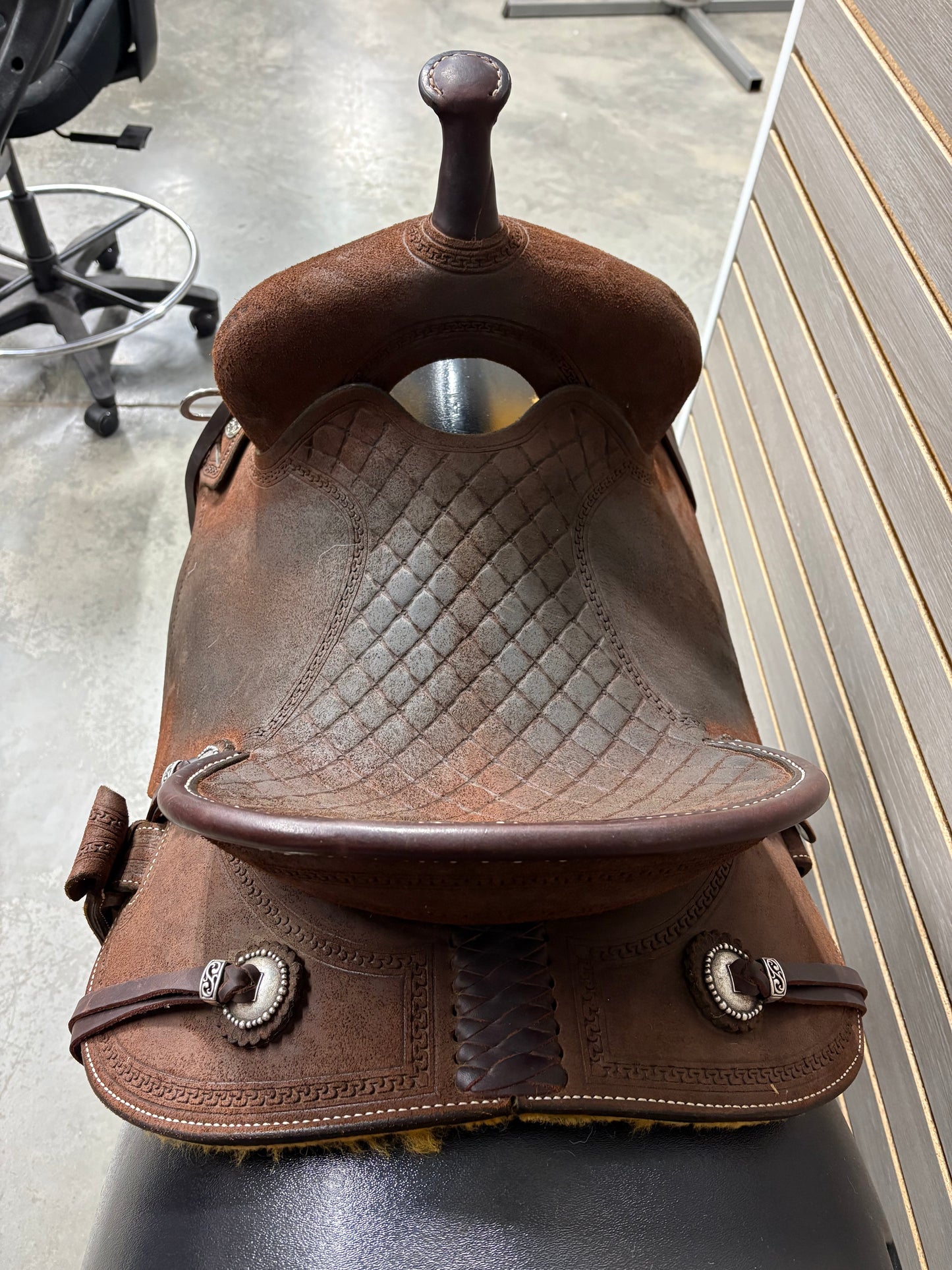 Used. Martin BTR 13.5" Barrel Saddle #10105
