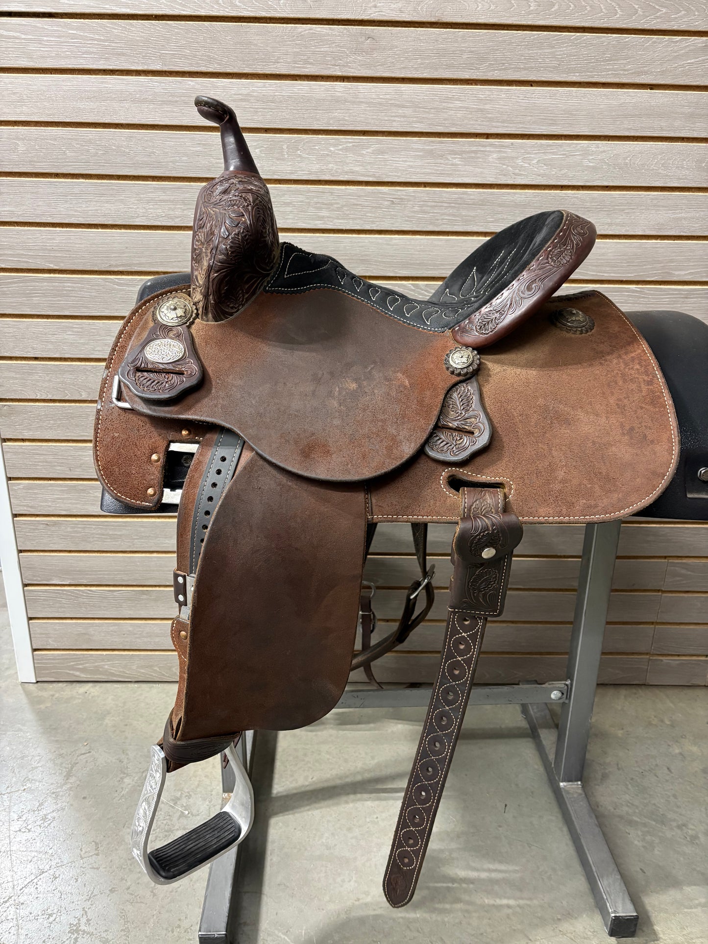 Used. Martin Stingray 13.5" Barrel Saddle #11571
