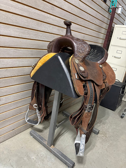 Used. Martin Stingray 13.5" Barrel Saddle #11571