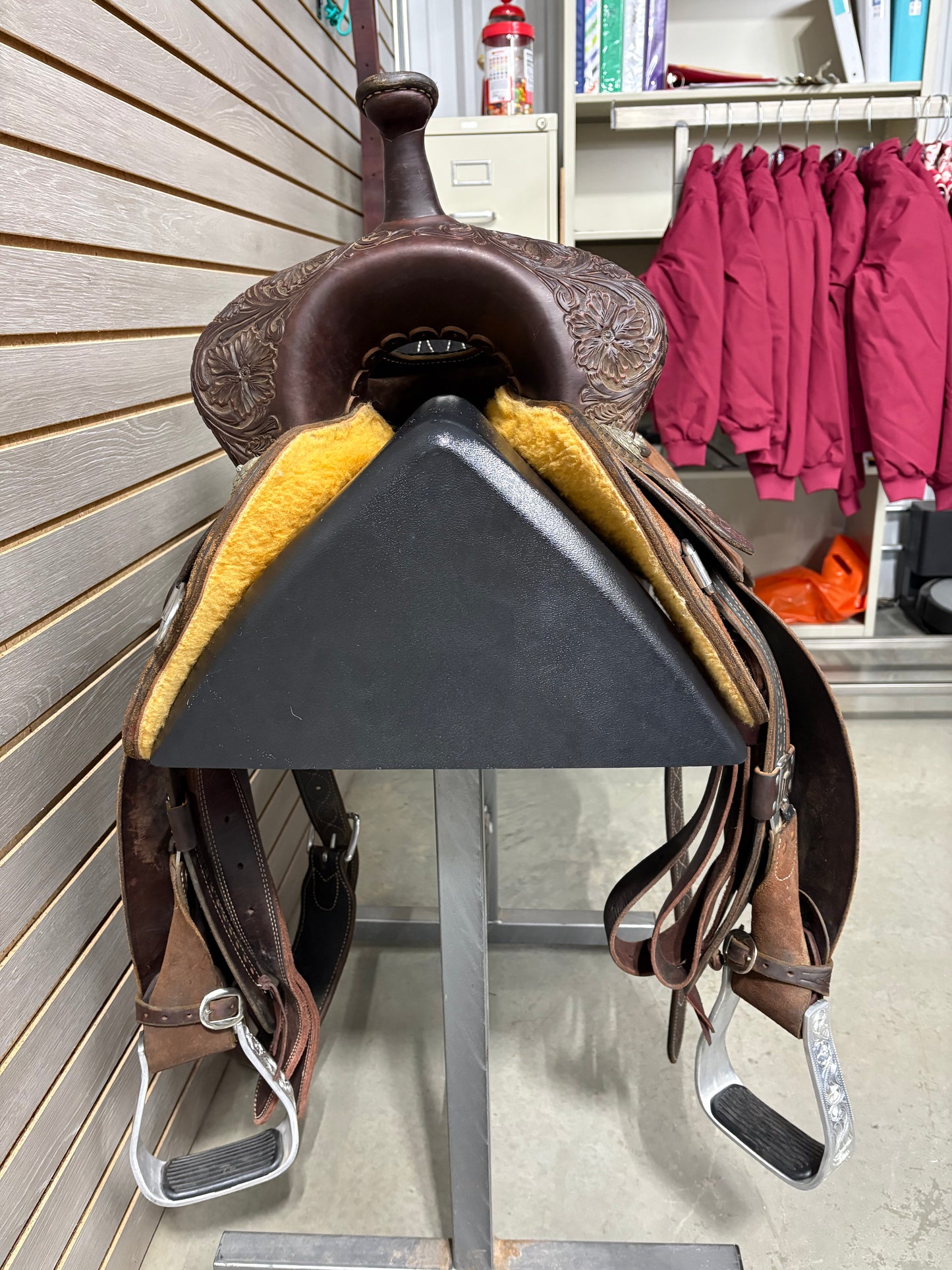 Used. Martin Stingray 13.5" Barrel Saddle #11571