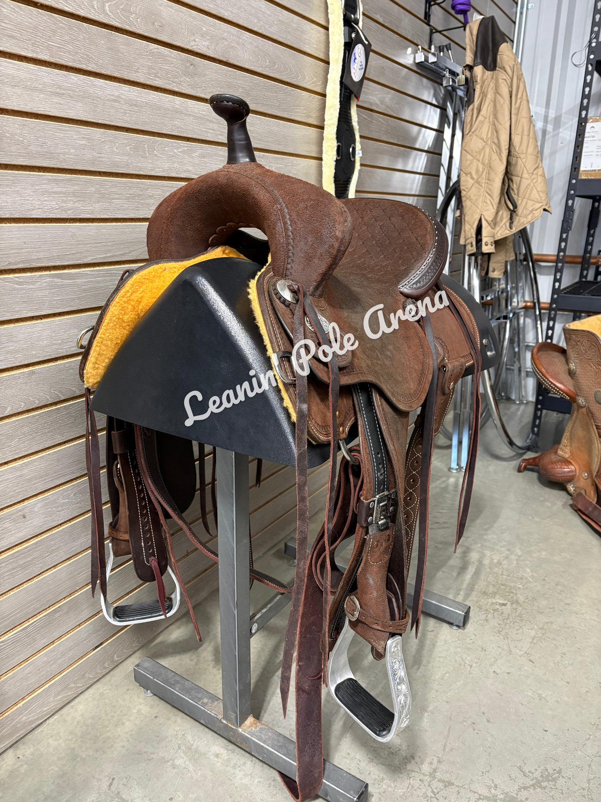 Used. Martin Stingray 13" Barrel Saddle #14812