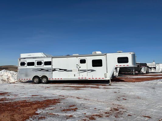 2009 Cimarron 4 Horse Living Quarters Trailer with a 15' Shortwall