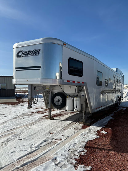 2009 Cimarron 4 Horse Living Quarters Trailer with a 15' Shortwall