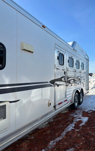 2009 Cimarron 4 Horse Living Quarters Trailer with a 15' Shortwall