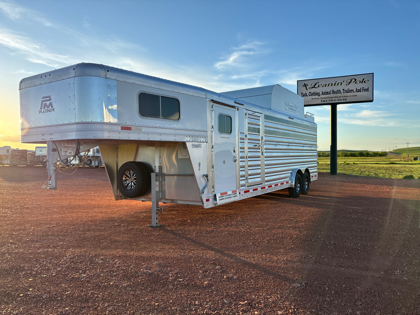 2024 Platinum 5 Horse Trainer/Split Tack Trailer