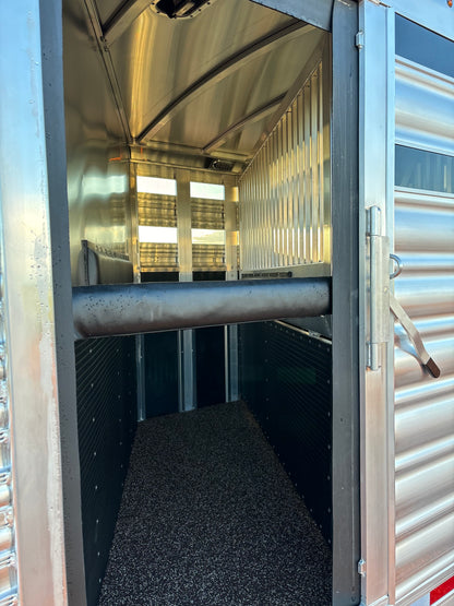 2024 Platinum 5 Horse Trainer/Split Tack Trailer