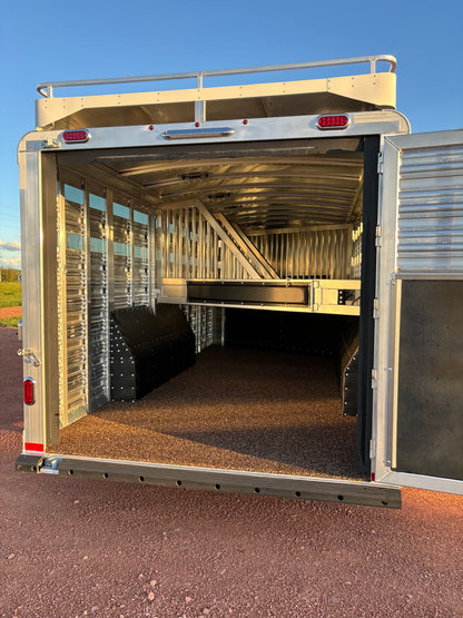 2024 Platinum 5 Horse Trainer/Split Tack Trailer