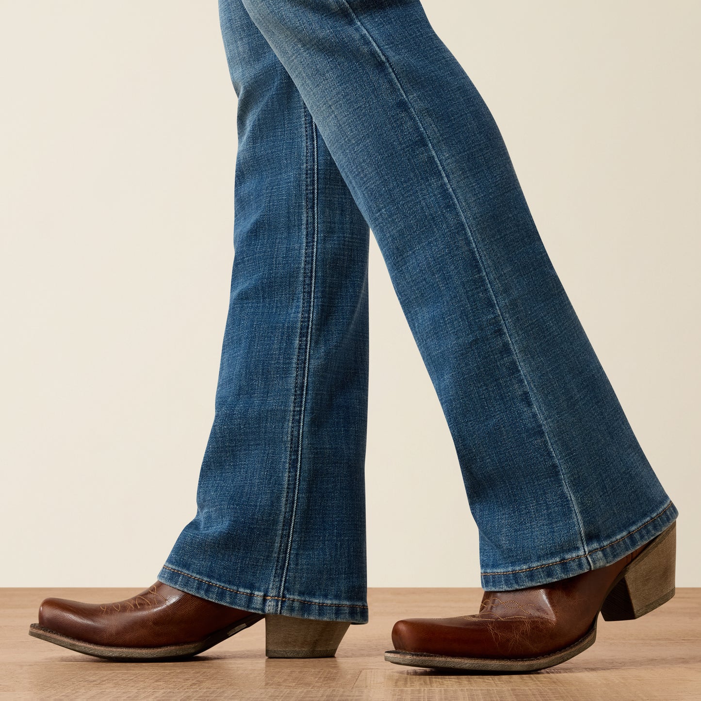Ariat Women's Mid Rise Ithica Esti Bootcut Jean