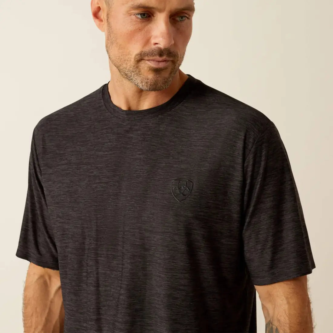 Ariat Men’s TEK Heather Black Vertical Gradient Charger T-Shirt Men’s T-Shirt