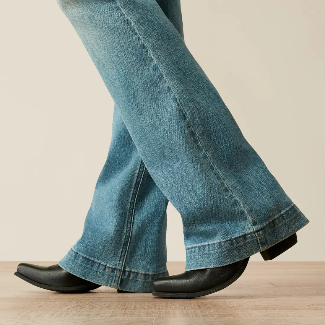 Ariat Women’s Mid Rise Petaluma Zoe Slim Trouser Jean Women’s Bottoms