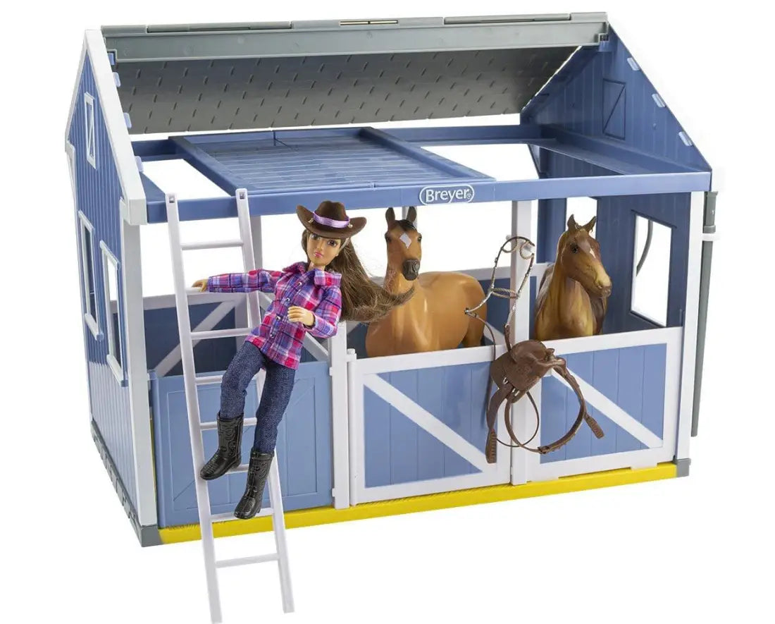 Breyer Deluxe Country Stable with Horse & Wash Stall Breyer Toys