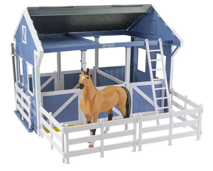 Breyer Deluxe Country Stable with Horse & Wash Stall Breyer Toys