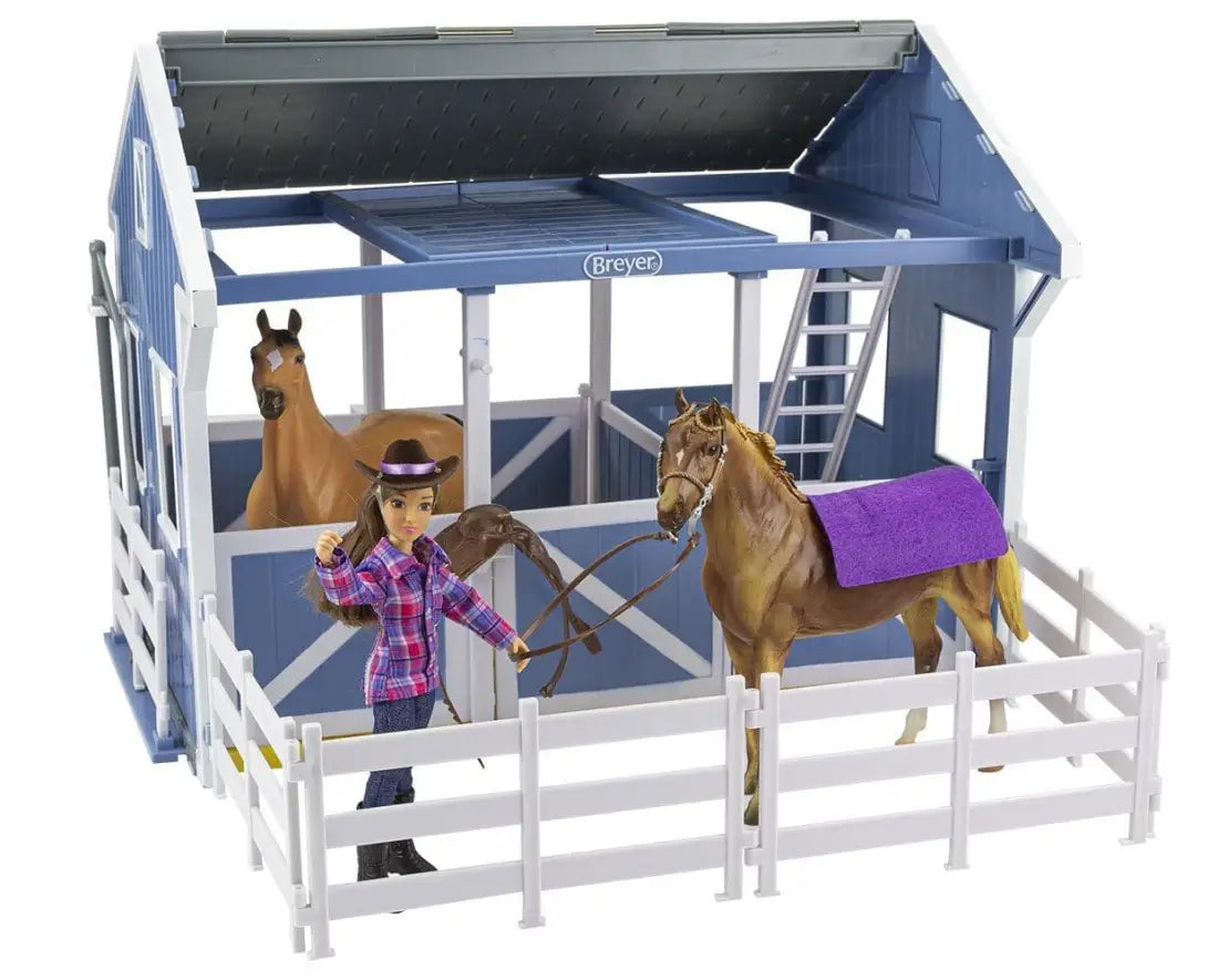 Breyer Deluxe Country Stable with Horse & Wash Stall Breyer Toys