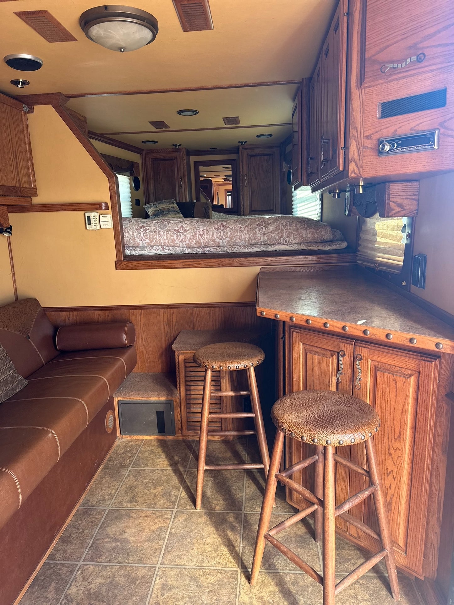 2007 Bloomer 5 Horse Living Quarters Trailer