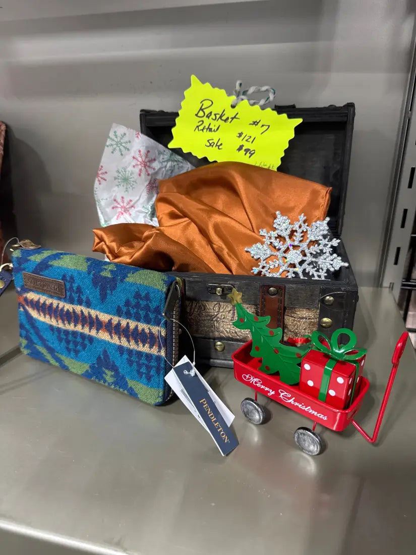 Leanin’ Pole Holiday Gift Basket #7 Gift Basket