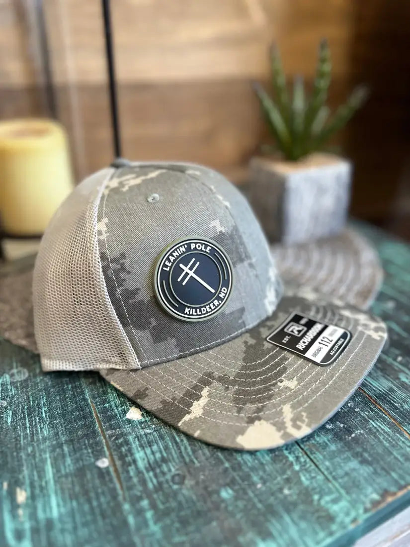 Leanin’ Pole Rubber Logo Cap Camo/Grey Hats