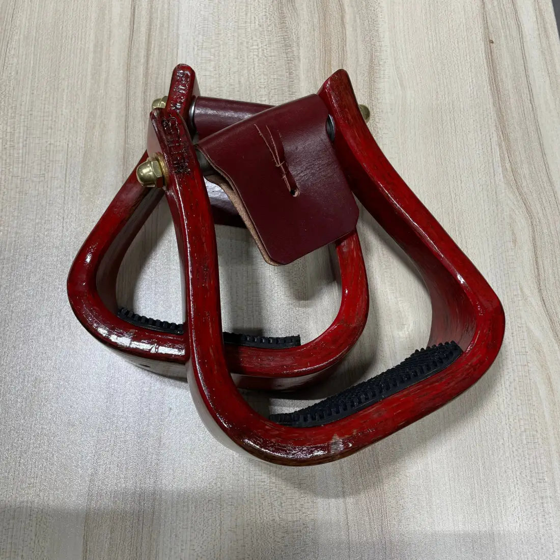 Nettles Stirrups ’The Barrel Racer’ - Regular 2’’ 2’’ / Distressed Red / None Stirrups