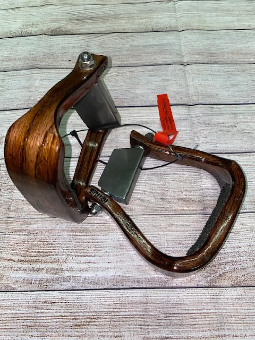 Nettles Stirrups ’The Barrel Racer’ - Regular 2’’ 2’’ / Triple Finish / Leveler Stirrups
