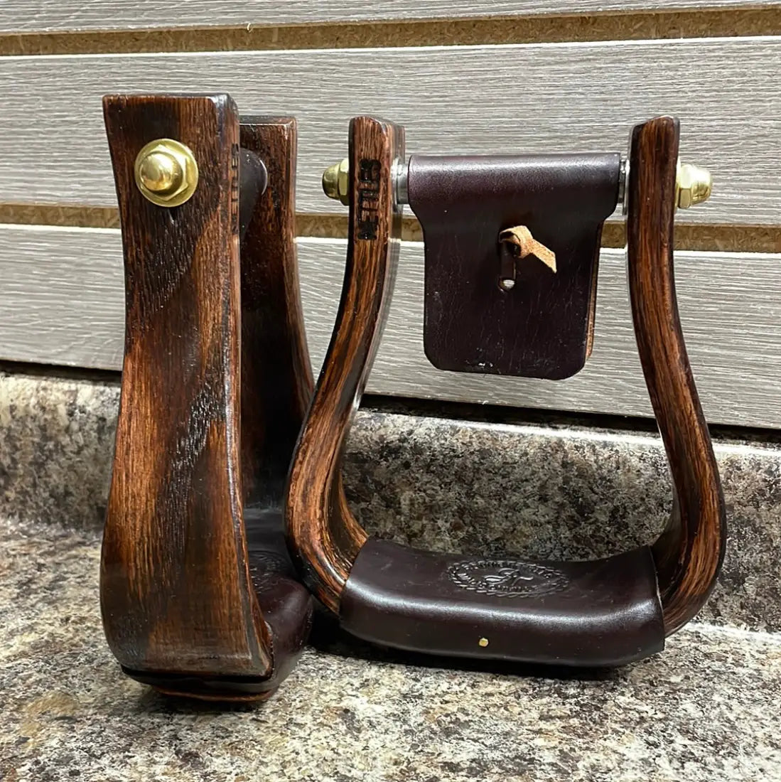 Nettles Stirrups ’The Flatbottom’ - Regular 2’’ Stirrups