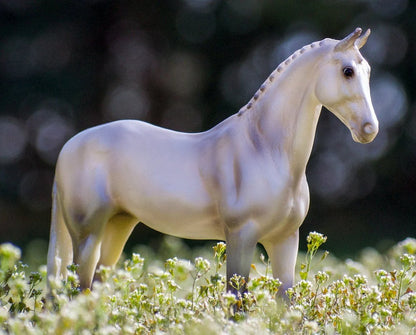 Breyer Freedom Series "Pearly Grey Trakehner"