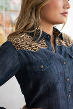 Load image into Gallery viewer, Ariat Women&#39;s Layla Rose Rodeo Quincy Denim Western Shirt
