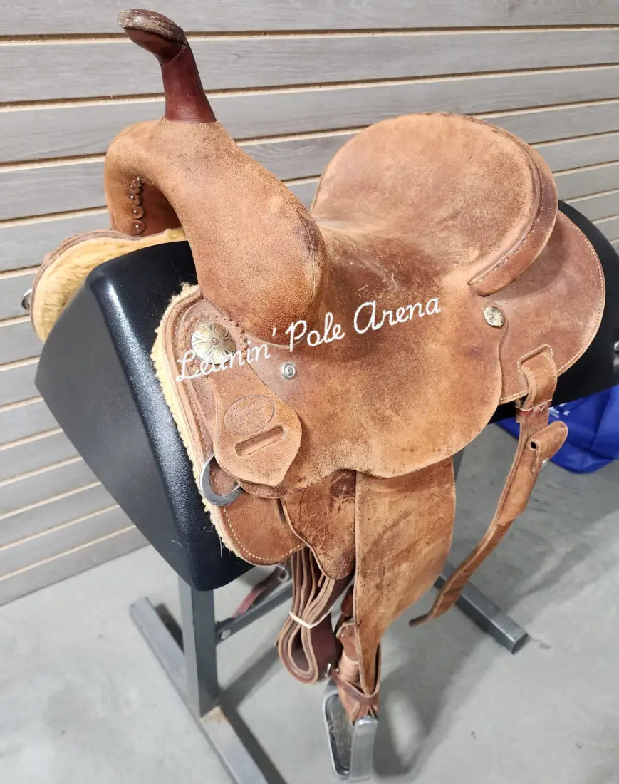 Used. Leanin’ Pole 14’’ Barrel Saddle 14’’ Used Saddle