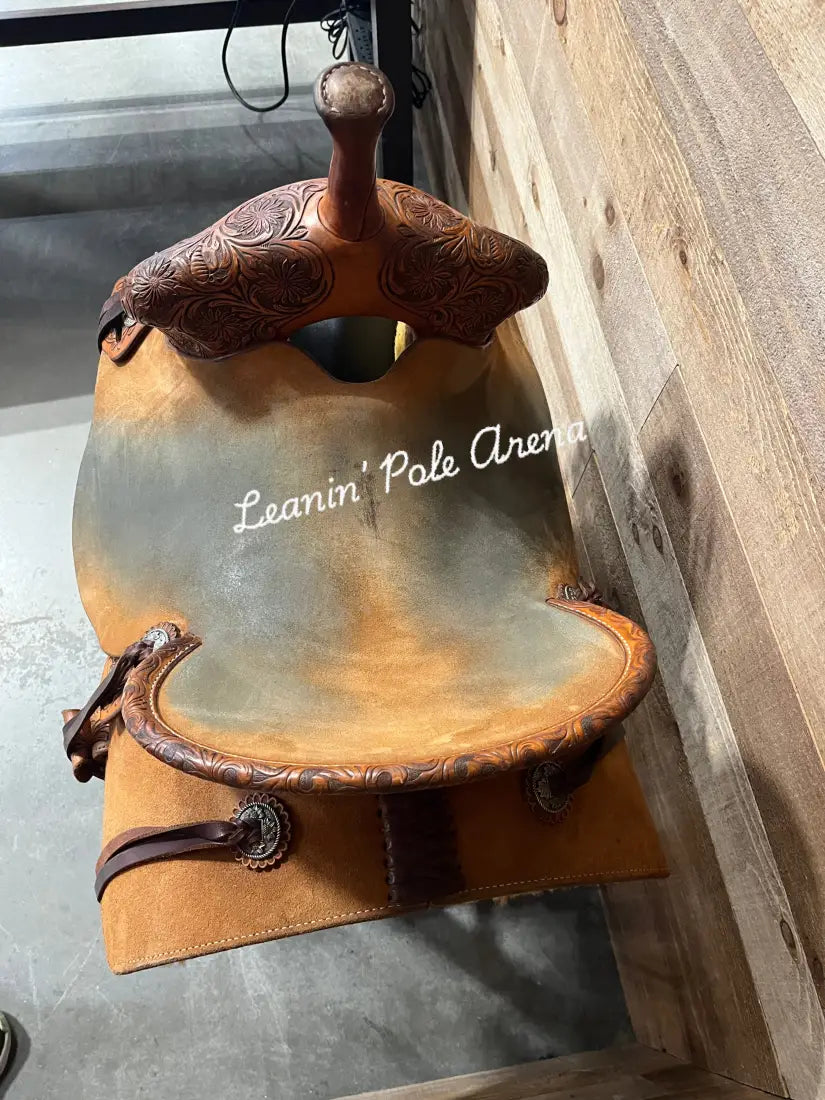 Used. Martin Stingray 14’’ Barrel Saddle #07838 14’’ / 7’’ Barrel Saddle