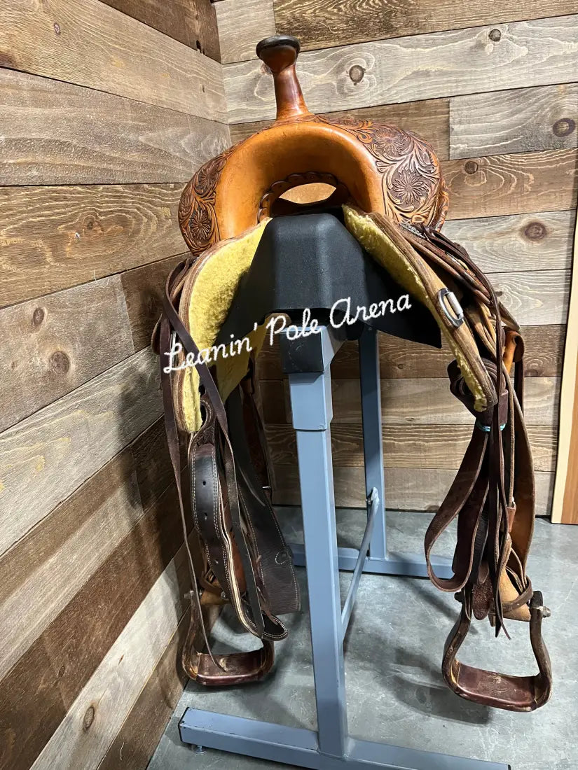 Used. Martin Stingray 14’’ Barrel Saddle #07838 14’’ / 7’’ Barrel Saddle