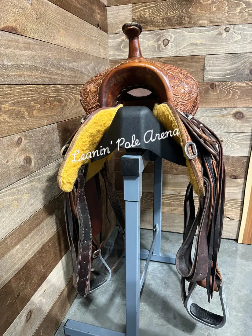 Used. Martin Stingray 14’’ Barrel Saddle #11196 14’’ / 7’’ Barrel Saddle