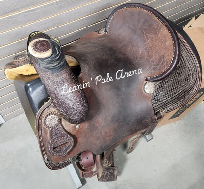 Used. Oxbow 15’’ Team Roper Saddle Used Saddle