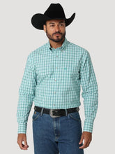 Load image into Gallery viewer, Wrangler Men&#39;s Green &amp; White Plaid Western Shirt
