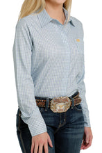 Load image into Gallery viewer, Cinch Women&#39;s ArenaFlex Lightweight Light Blue Western Shirt
